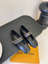 China Replica LV Women Shoes 108usd Only